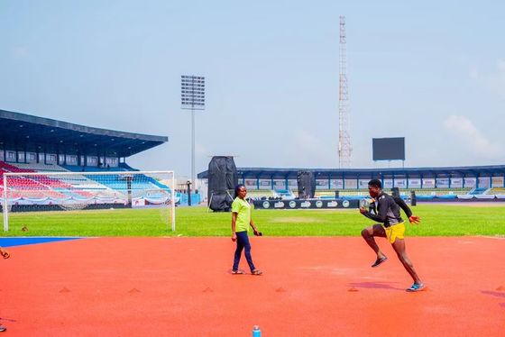 Giá tốt Đường chạy thể thao với chiều rộng 8m và độ dày 6mm hoàn hảo cho các cơ sở thể thao trực tuyến