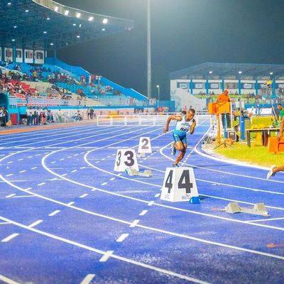 Giá tốt Đường chạy thể thao được chứng nhận của IAAF Hệ thống đổ đầy đủ 13mm trực tuyến