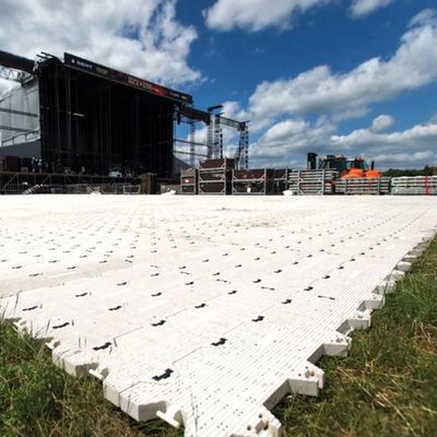 Giá tốt Lớp gạch sàn thể thao polypropylene tác động cao màu sắc cho sân trong nhà và ngoài trời trực tuyến