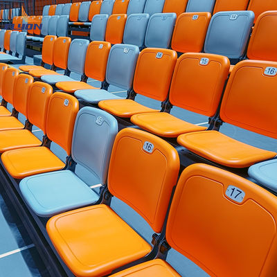 200-500 người Capacity Gym Bleachers Retractable Optional Flooring Độ rộng tùy chỉnh