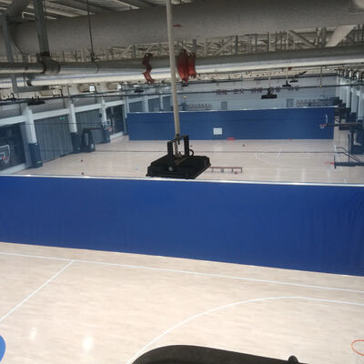 Giá tốt Electric Motorized Sports Hall Divider Curtain với kích thước tùy chỉnh và tốc độ nâng 7,5 mét/phút trực tuyến
